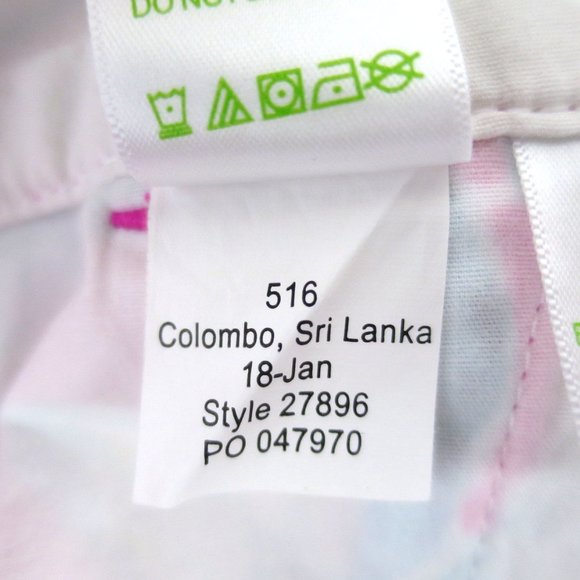 Lilly Pulitzer Buttercup Short in 'Lobsters in Love' Print Size 2 - Picture 8 of 8